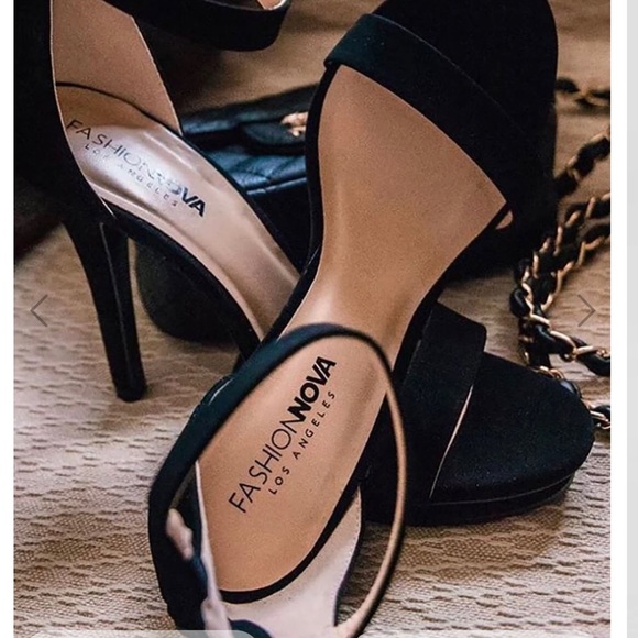 Fashion Nova black high heels sandals - Picture 2 of 3